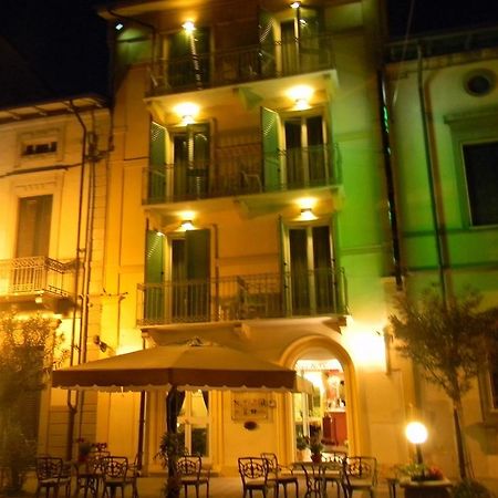 Hotel Villa Adriana ヴィアレッジョ エクステリア 写真